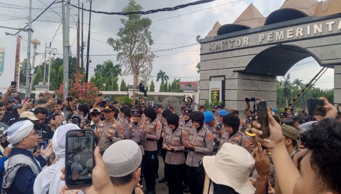Sebelum Masa Tiba Di DPRD Lampung, Pemuka Agama Pimpin Doa