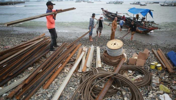 Ekspedisi 5 Jam Demi Jembatan Harapan Tampang Muda