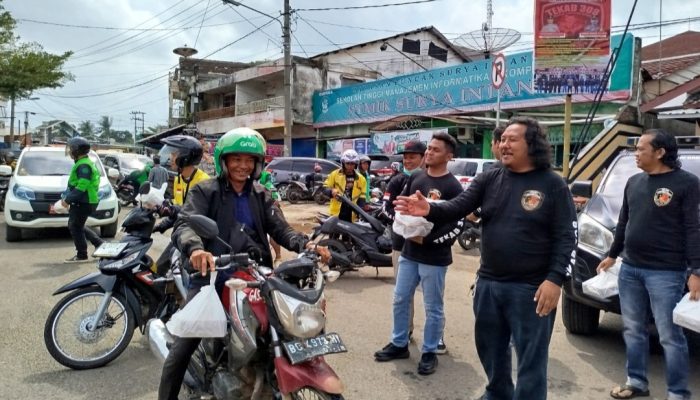 Rayakan HUT, Tekab 308 Polres Lampura Syukuran Bersama Ojol dan Masyarakat