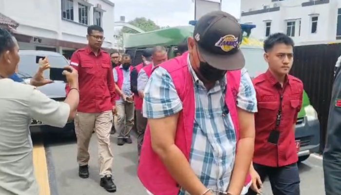 Tangan Diborgol, Dendi dkk Digiring ke Kejati