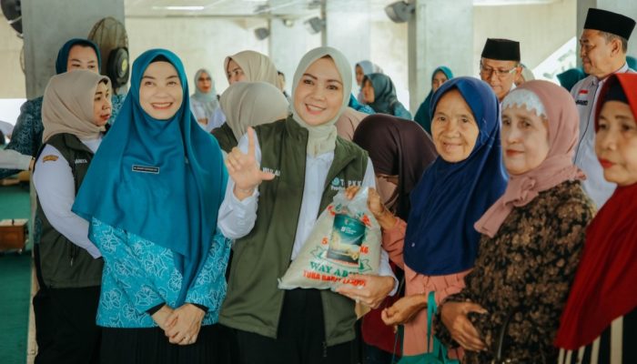 Batin Wulan Turun Langsung, Salurkan Ratusan Bantuan di Dua Kabupaten