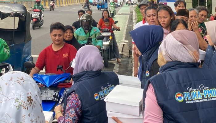 Di Tengah Macet Rawamangun, PB IKA-PMII Tebar Takjil