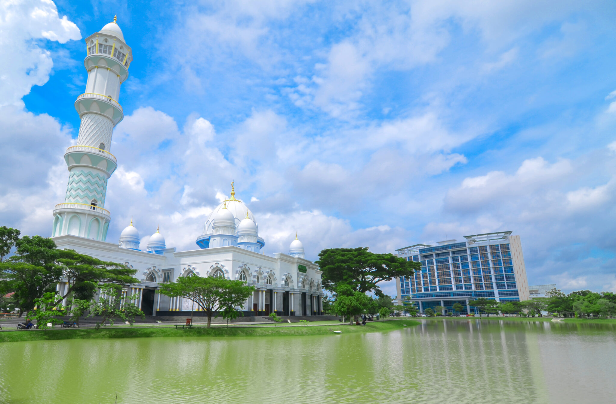 2.-Masjid-Gedung-2048x1346