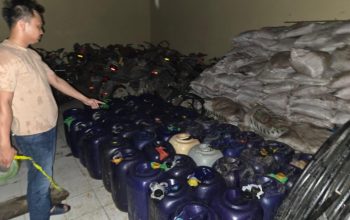 Gudang BBM Subsidi Ilegal Digerebek, 1,6 Ton Pertalite Disita!