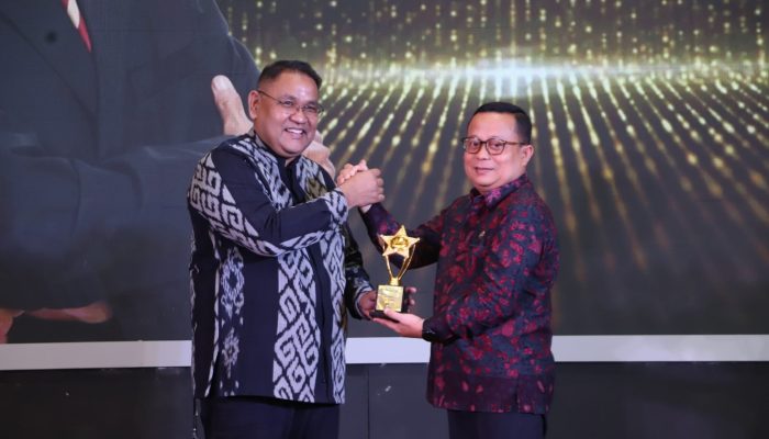 Menag Raih Penghargaan Golden Leader, Dorong Ekonomi Pesantren Jadi Motor Nasional