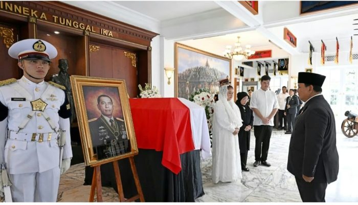 Prabowo Pimpin Penghormatan untuk Sang Jendral